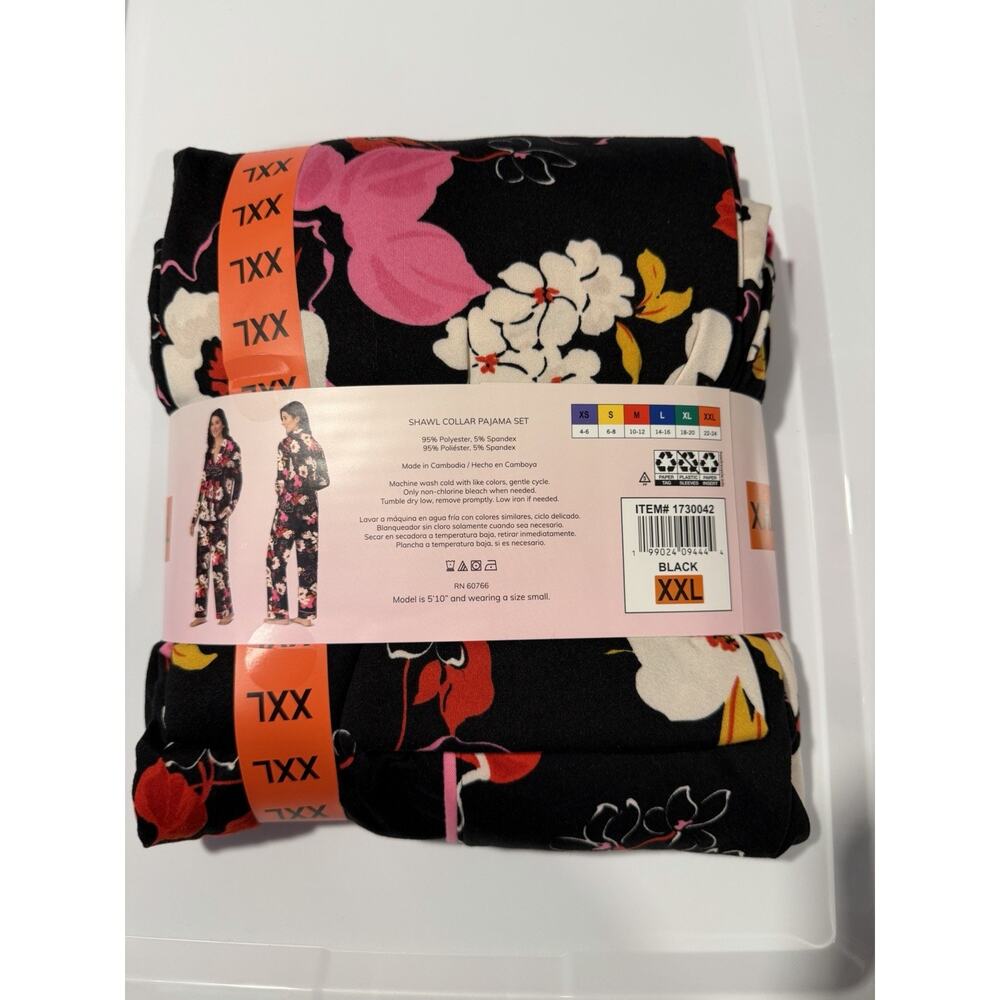 ROOM SERVICE Pajama Set Size XXL- Black- Floral- Shawl Collar- New - Picture 2 of 5